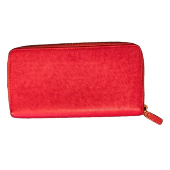 MCM Milla Grained Red Leather Zipped Wallet Card Holder (EXCELLENT CONDITION - Picture 4 of 12